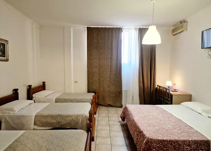 Hotell 2000 2*