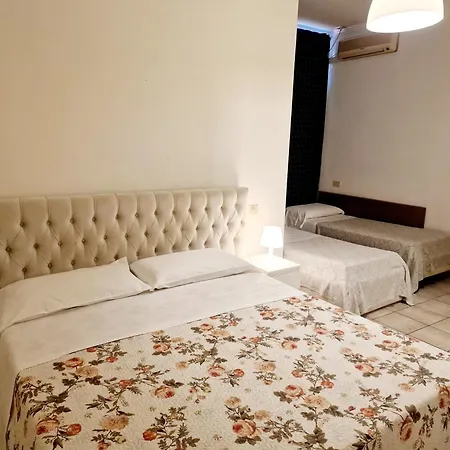 Youth 2000 Hotel 2*