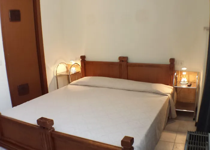 2000 Hotel